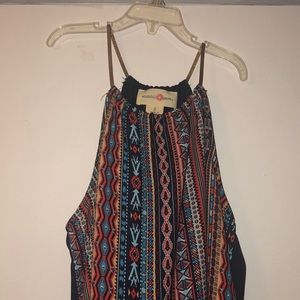 Fashionable sleeveless flowy top